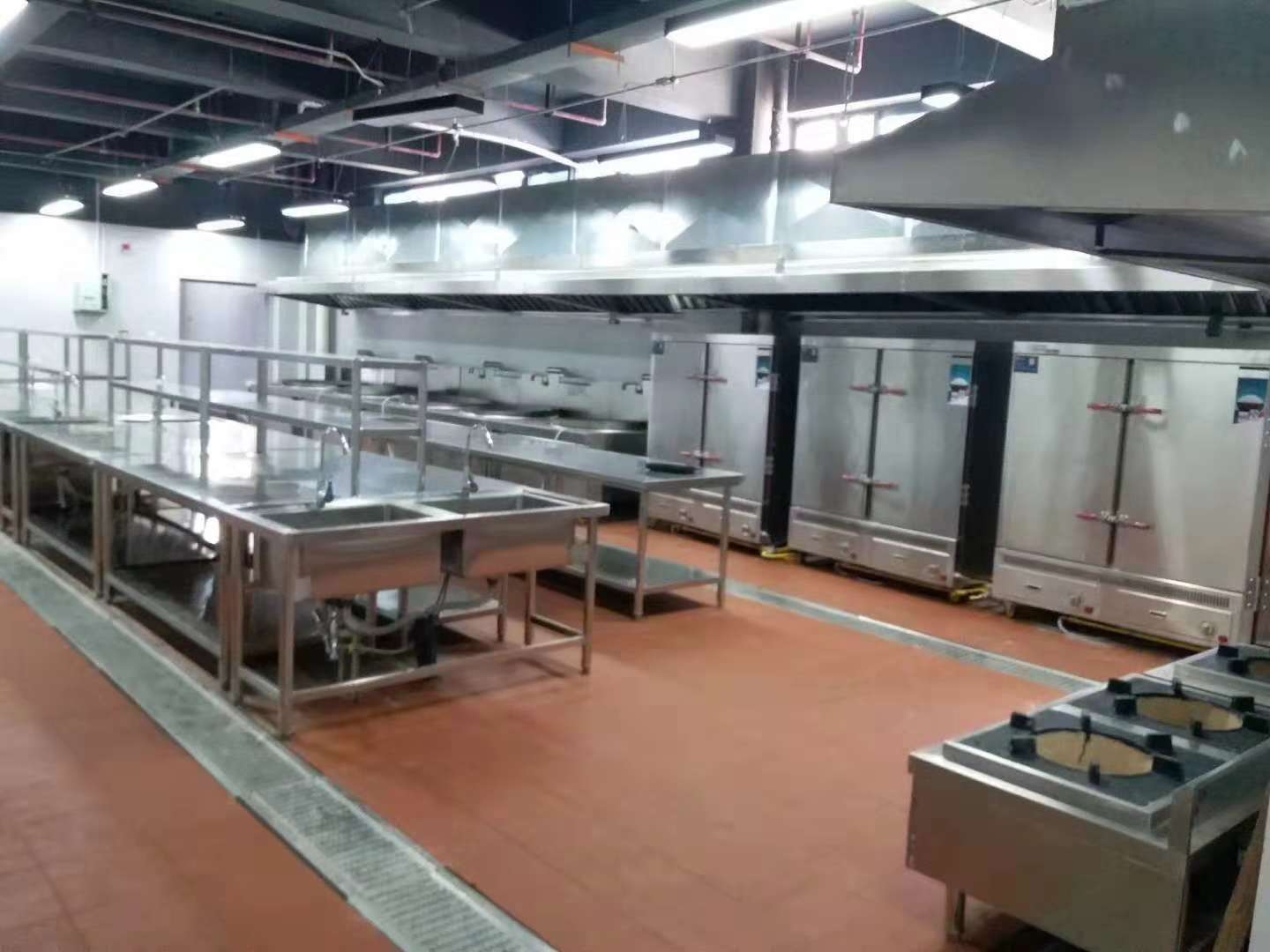 成都大型工廠食堂廚房設(shè)備廠家告訴你食堂設(shè)計(jì)需要遵守的規(guī)則
